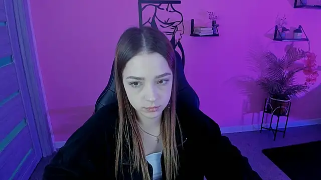 Snapshot of PamBeesly chatting on 22, 3, 2025 PamBeesly online show from 22, 3, 2025