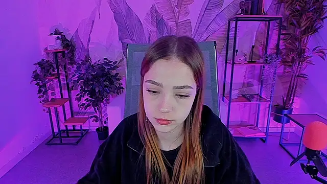 Snapshot of PamBeesly chatting on 23, 3, 2025 PamBeesly online show from 23, 3, 2025