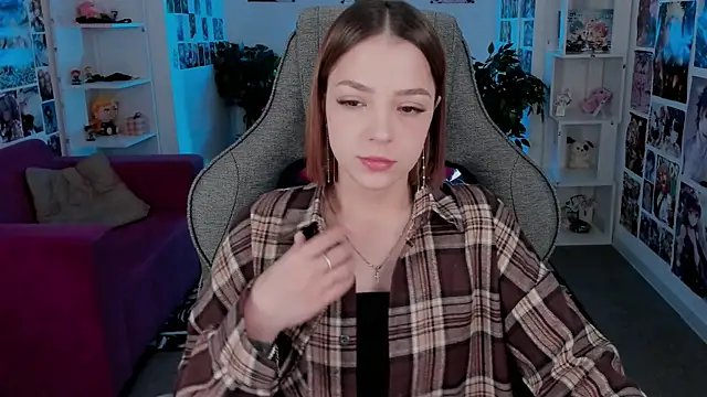 Snapshot of PamBeesly chatting on 23, 9, 2025 PamBeesly online show from 23, 9, 2025