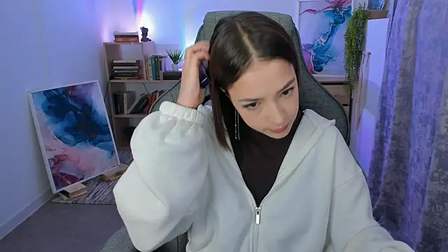 Snapshot of PamBeesly chatting on 3, 10, 2025 PamBeesly online show from 3, 10, 2025