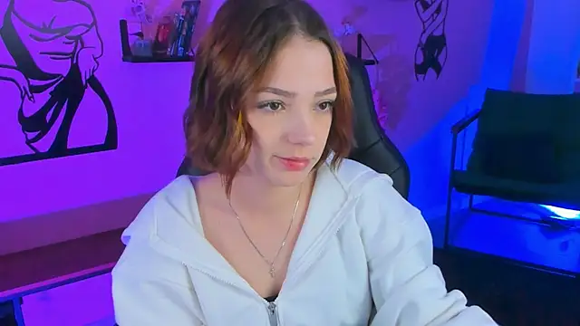 Snapshot of PamBeesly chatting on 4, 10, 2025 PamBeesly online show from 4, 10, 2025