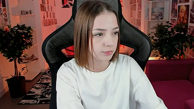 Snapshot of PamBeesly chatting on 8, 11, 2025 PamBeesly online show from 8, 11, 2025