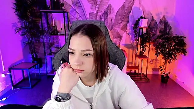 Snapshot of PamBeesly chatting on 25, 11, 2025 PamBeesly online show from 25, 11, 2025