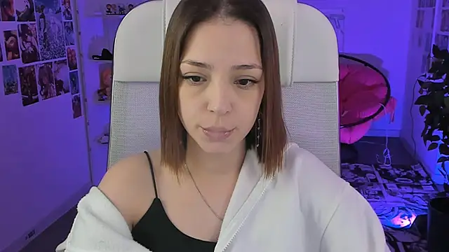 Snapshot of PamBeesly chatting on 22, 12, 2025 PamBeesly online show from 22, 12, 2025