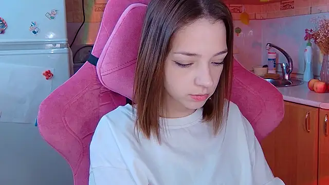 Snapshot of PamBeesly chatting on 2, 3, 2026 PamBeesly online show from 2, 3, 2026