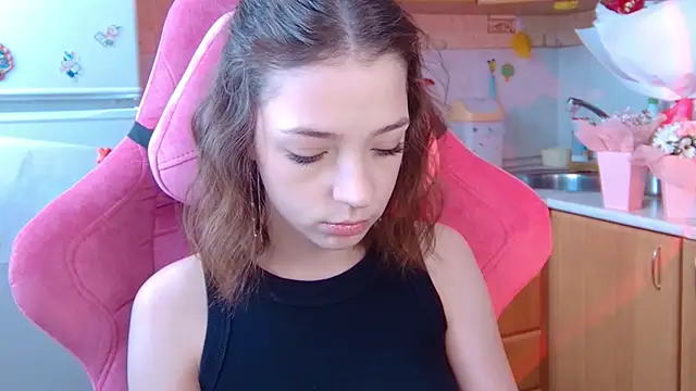 Snapshot of PamBeesly chatting on 10, 3, 2026 PamBeesly online show from 10, 3, 2026