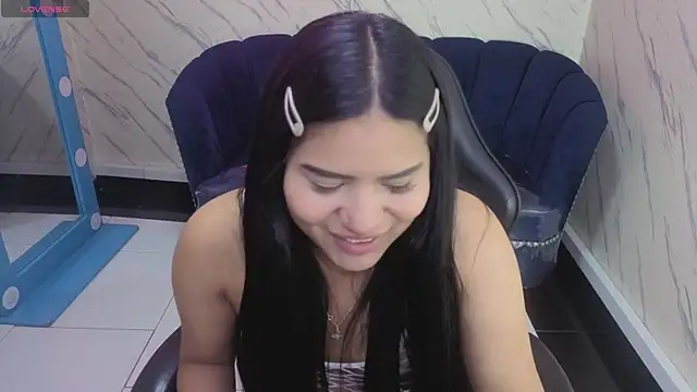 Snapshot of Paulette_v chatting on 4, 11, 2025 Paulette v online show from 4, 11, 2025