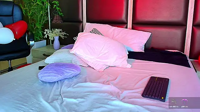 Bella Smiith  online show from 18, 2, 2025