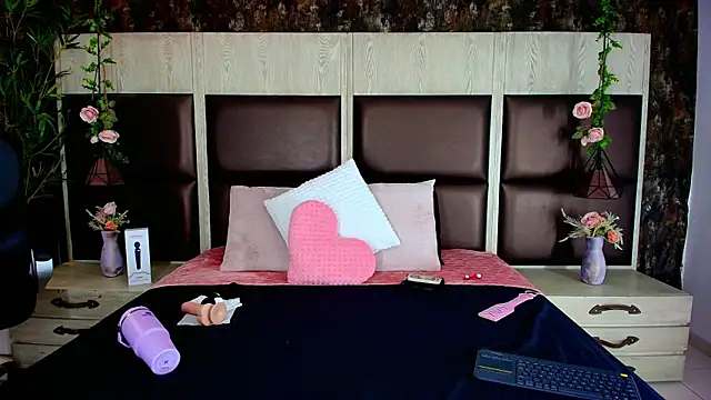 Bella Smiith  online show from 28, 9, 2025