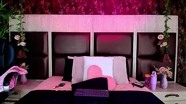 Bella Smiith  online show from 3, 10, 2025