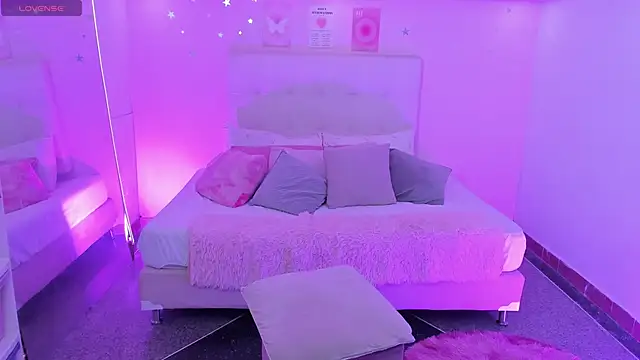 ScarlettDreamss7 online show from 22, 4, 2026