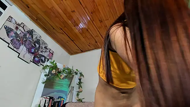 emili clark online show from 23, 3, 2025