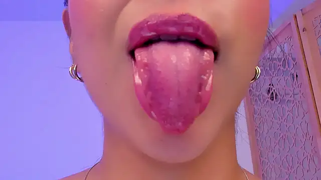 sophierooy22 online show from 13, 1, 2025