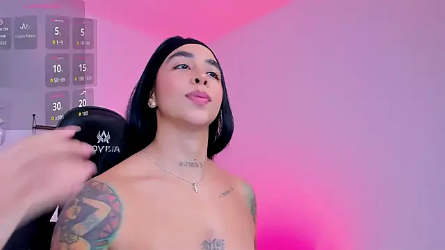 sophierooy22 online show from 10, 3, 2026