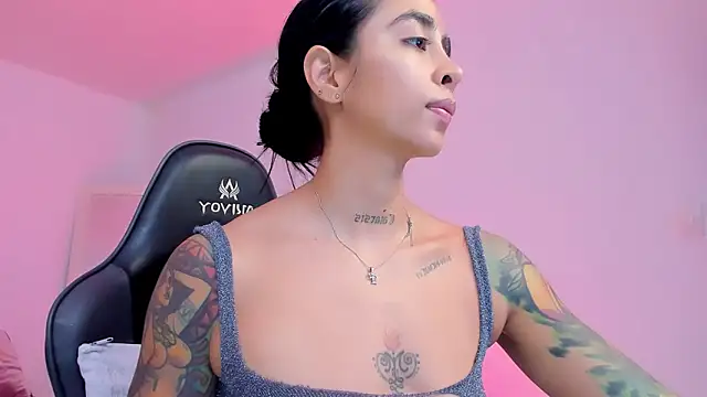 Snapshot of sophierooy22 chatting on 5, 6, 2026 sophierooy22 online show from 5, 6, 2026