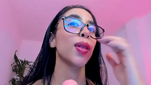 Snapshot of sophierooy22 chatting on 14, 6, 2026 sophierooy22 online show from 14, 6, 2026
