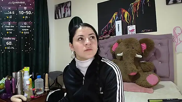 Emmie Hot online show from 22, 9, 2025