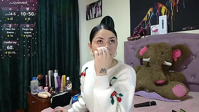 Emmie Hot online show from 1, 10, 2025