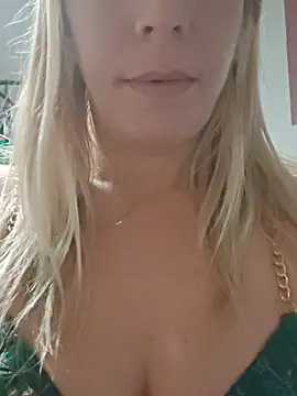 Snapshot of SweetyNinaOff1 chatting on 15, 10, 2025 SweetyNinaOff1 online show from 15, 10, 2025