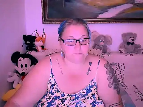 Snapshot of mayamayx chatting on 12, 9, 2025 mayamayx online show from 12, 9, 2025