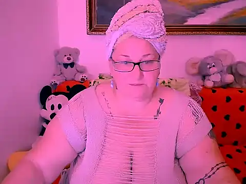 Snapshot of mayamayx chatting on 23, 10, 2025 mayamayx online show from 23, 10, 2025