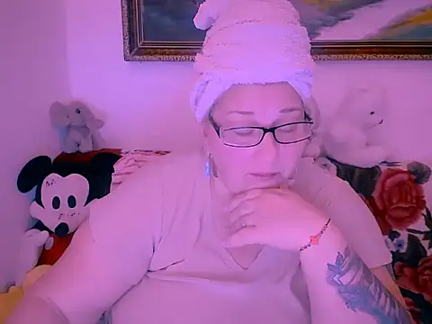 Snapshot of mayamayx chatting on 10, 11, 2025 mayamayx online show from 10, 11, 2025