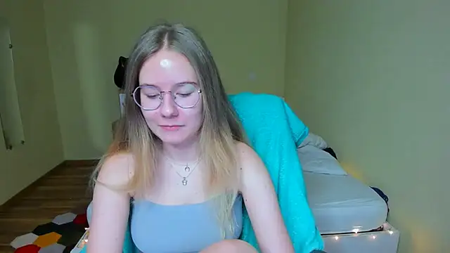 EmilyPaw online show from 18, 2, 2025