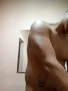 Snapshot of LuisMex1998 chatting on 4, 3, 2026 LuisMex1998 online show from 4, 3, 2026