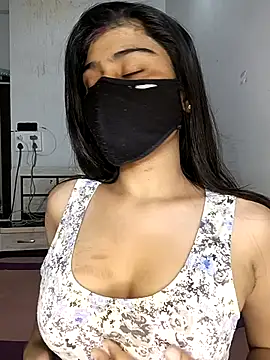 Snapshot of Love-N chatting on 17, 12, 2025 Love-N online show from 17, 12, 2025