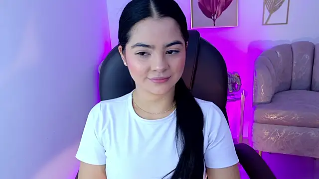 Layla Breezee online show from 26, 4, 2026