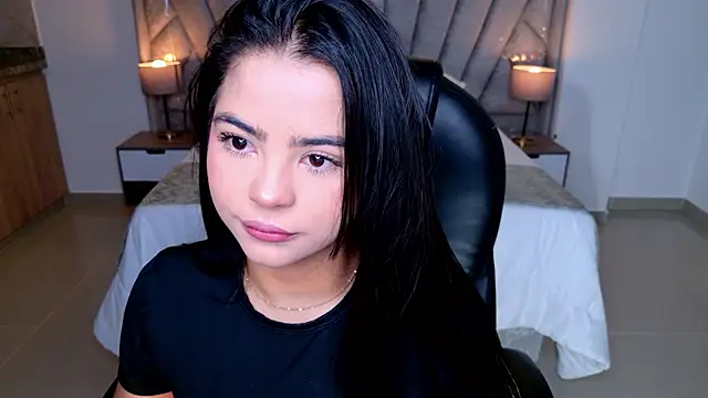 Layla Breezee online show from 5, 6, 2026