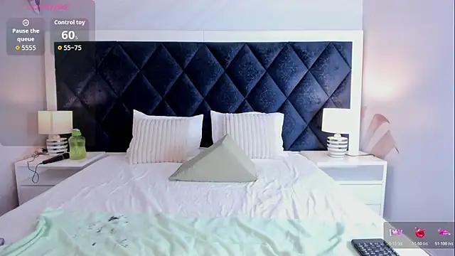 Snapshot of HannaaMiller chatting on 9, 11, 2025 HannaaMiller online show from 9, 11, 2025