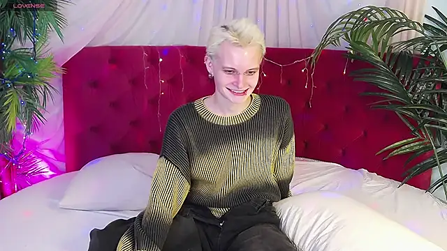 Snapshot of DemianEnglen chatting on 1, 2, 2025 DemianEnglen online show from 1, 2, 2025