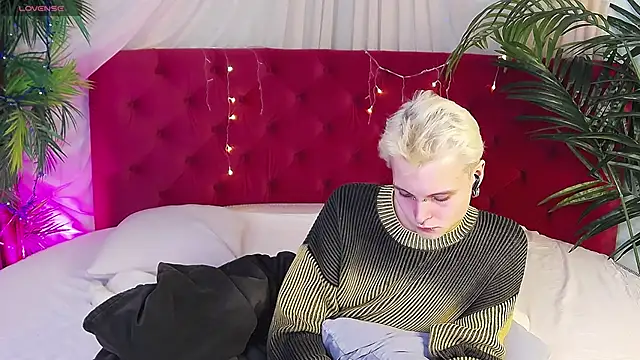 Snapshot of DemianEnglen chatting on 2, 2, 2025 DemianEnglen online show from 2, 2, 2025