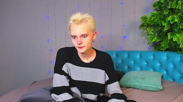 Snapshot of DemianEnglen chatting on 2, 2, 2025 DemianEnglen online show from 2, 2, 2025