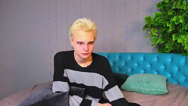 Snapshot of DemianEnglen chatting on 2, 2, 2025 DemianEnglen online show from 2, 2, 2025