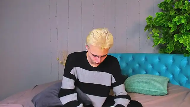 Snapshot of DemianEnglen chatting on 3, 2, 2025 DemianEnglen online show from 3, 2, 2025