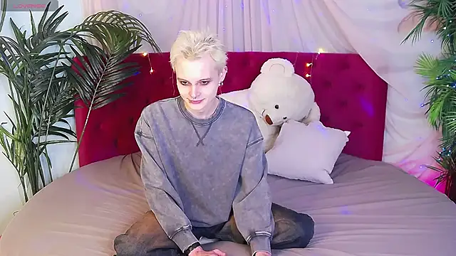 Snapshot of DemianEnglen chatting on 4, 2, 2025 DemianEnglen online show from 4, 2, 2025