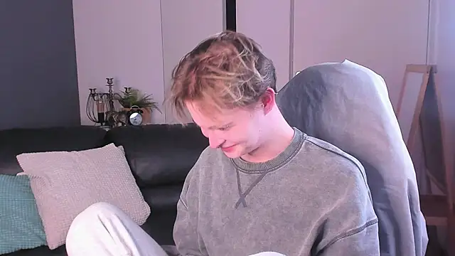 Snapshot of DemianEnglen chatting on 15, 10, 2025 DemianEnglen online show from 15, 10, 2025