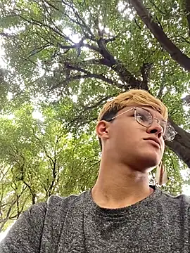 izan 20 online show from 21, 3, 2025