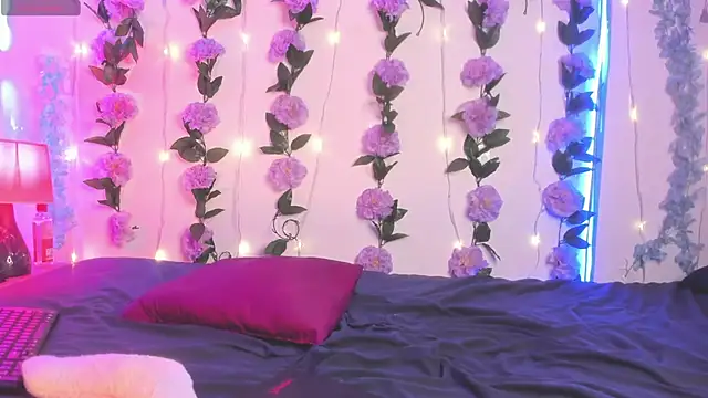 izan 20 online show from 18, 4, 2026