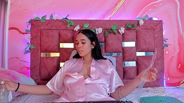 scarlett  evans  online show from 14, 3, 2025