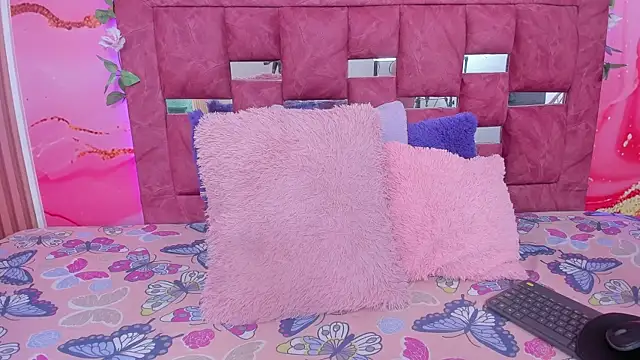 scarlett  evans  online show from 6, 11, 2025