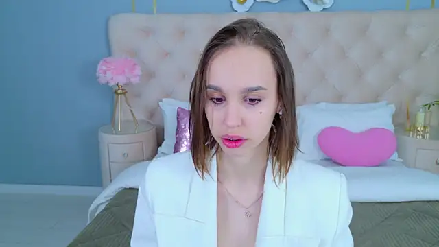 SandraTucker online show from 12, 4, 2026