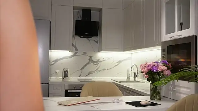 Snapshot of Sofa_01 chatting on 12, 11, 2025 Sofa 01 online show from 12, 11, 2025