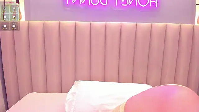 Snapshot of Naomymonroe_ chatting on 9, 1, 2026 Naomymonroe online show from 9, 1, 2026