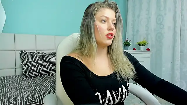 alaia greyy online show from 14, 10, 2025