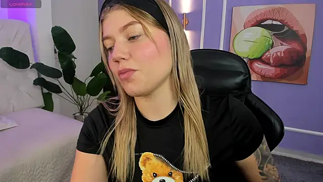 alaia greyy online show from 15, 11, 2025