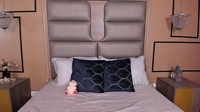 CAYLINCOLLINS online show from 30, 9, 2025