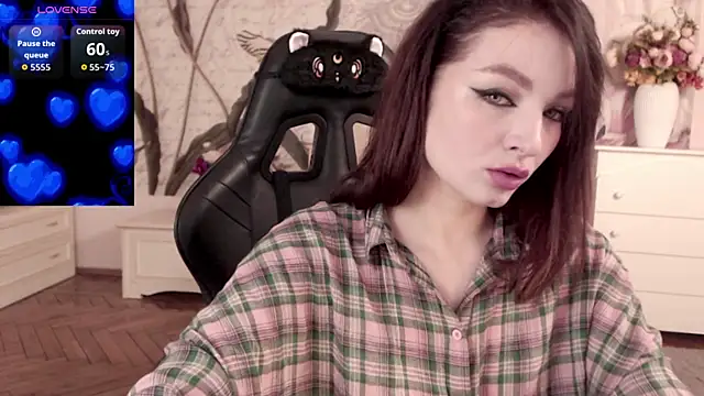 BritneyBarker online show from 12, 11, 2025